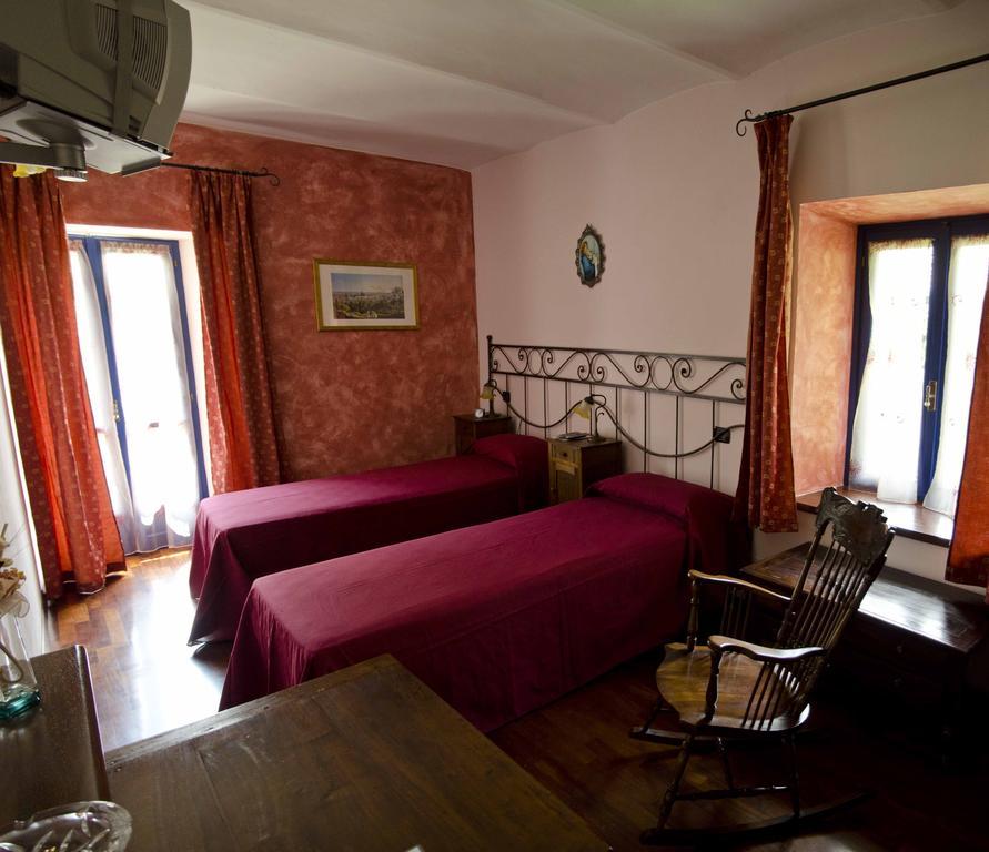 B&B Il Sole Delle Rive Sinio Szoba fotó